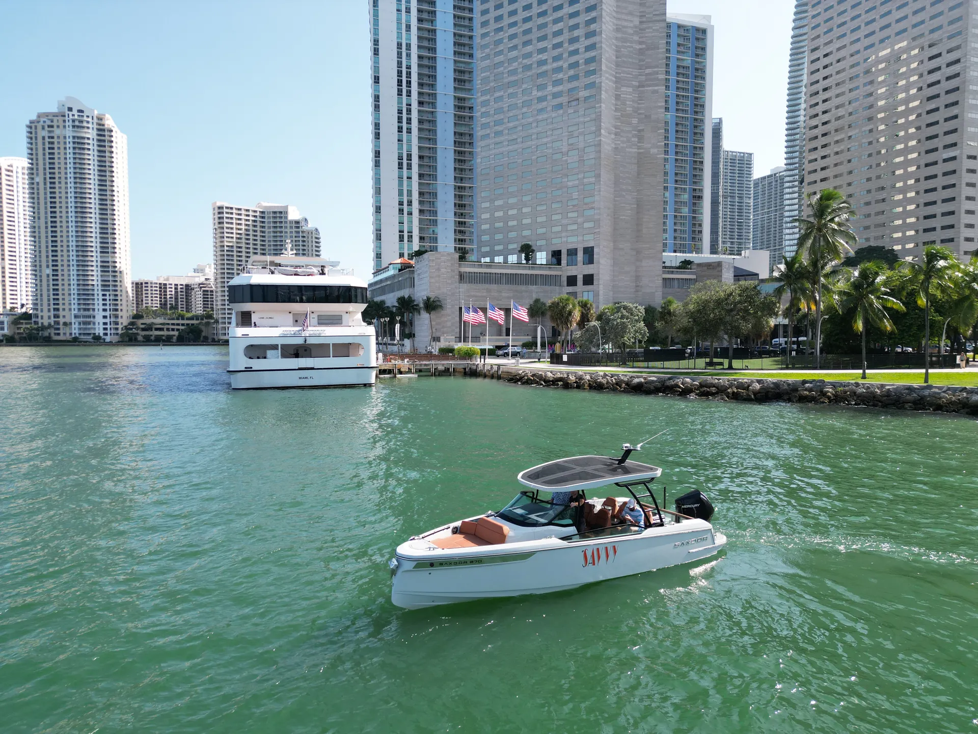 27’ Luxury Yacht – Miami Cruise, Sandbar & Sunset Charter