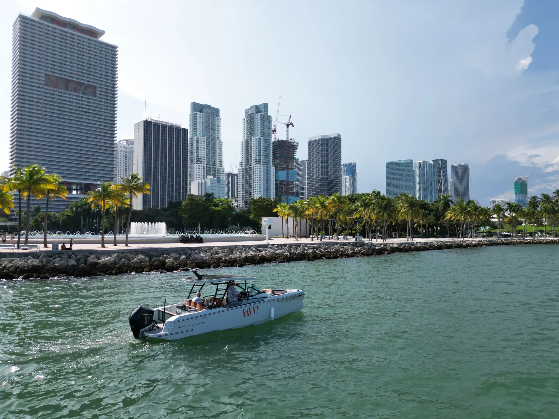 27’ Luxury Yacht – Miami Cruise, Sandbar & Sunset Charter