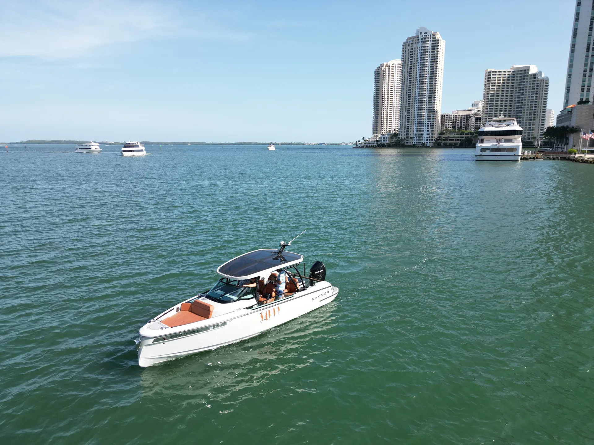 27’ Luxury Yacht – Miami Cruise, Sandbar & Sunset Charter