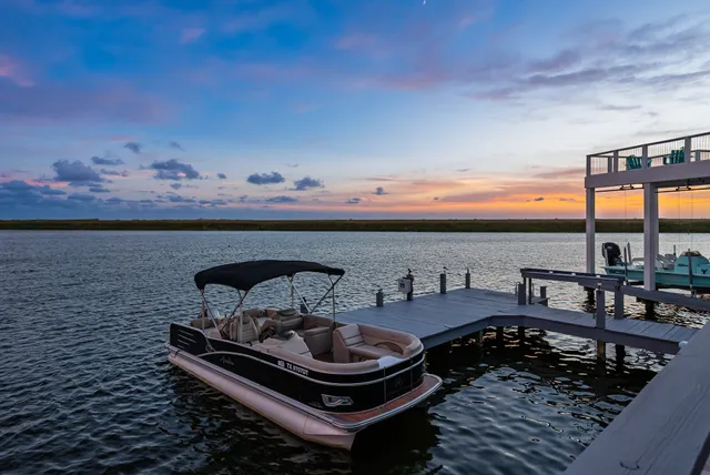 Rent a AVALON PONTOONS pontoon in Corpus Christi, TX near me