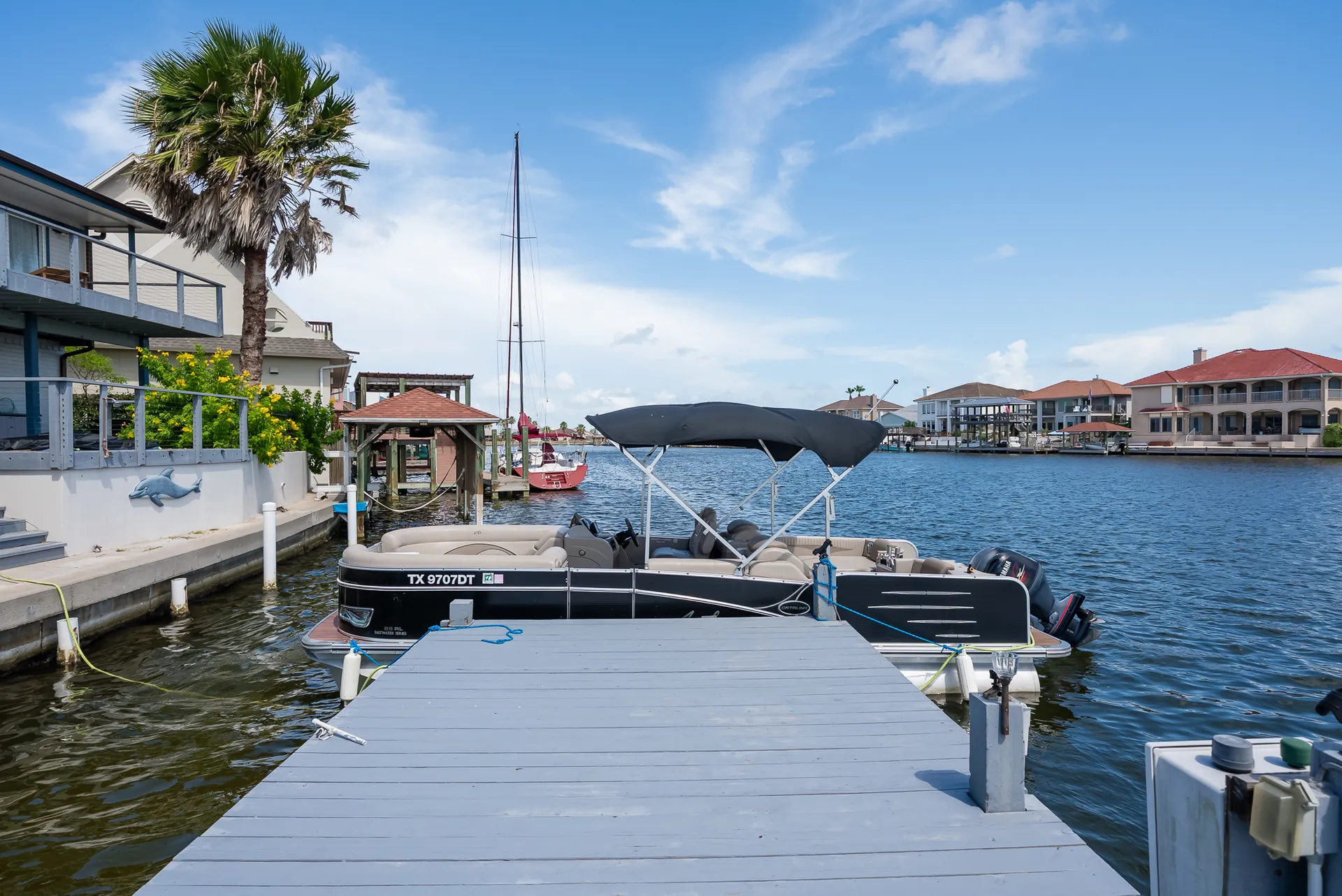 23FT Avalon Pontoon Boat - Located at private dock in Corpus!