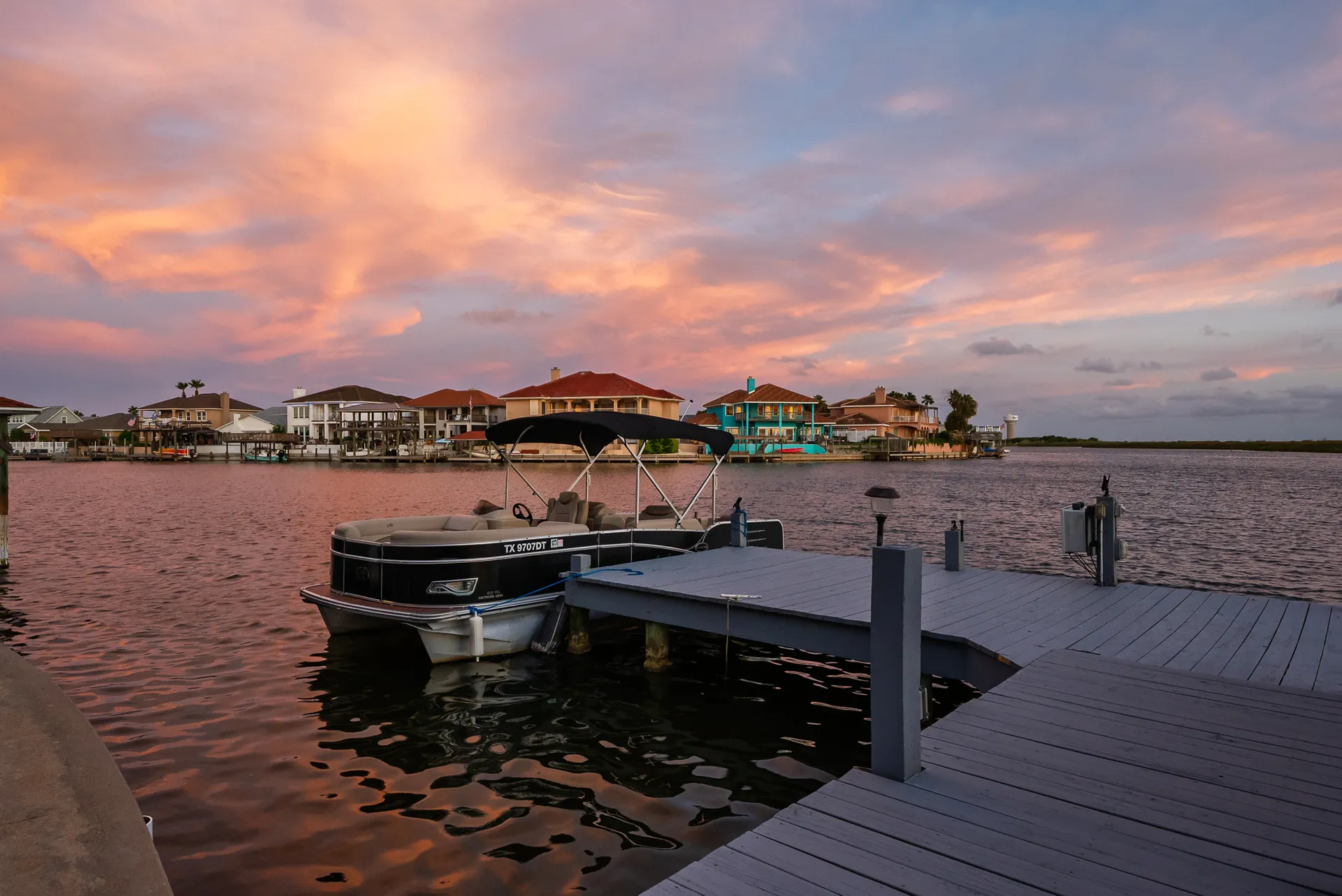23FT Avalon Pontoon Boat - Located at private dock in Corpus!