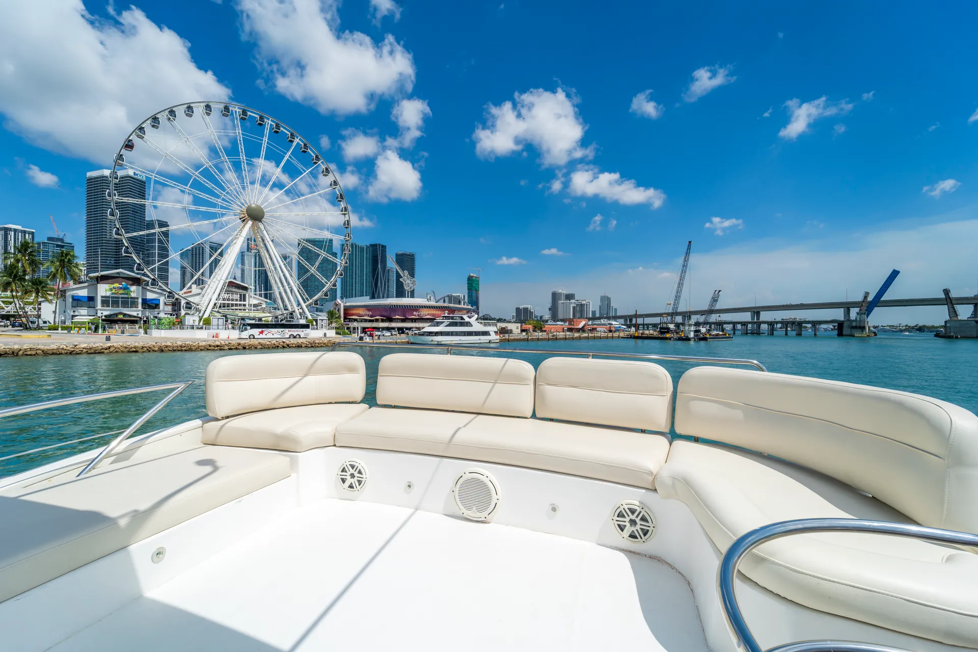 Luxury Azimut 62' Yacht