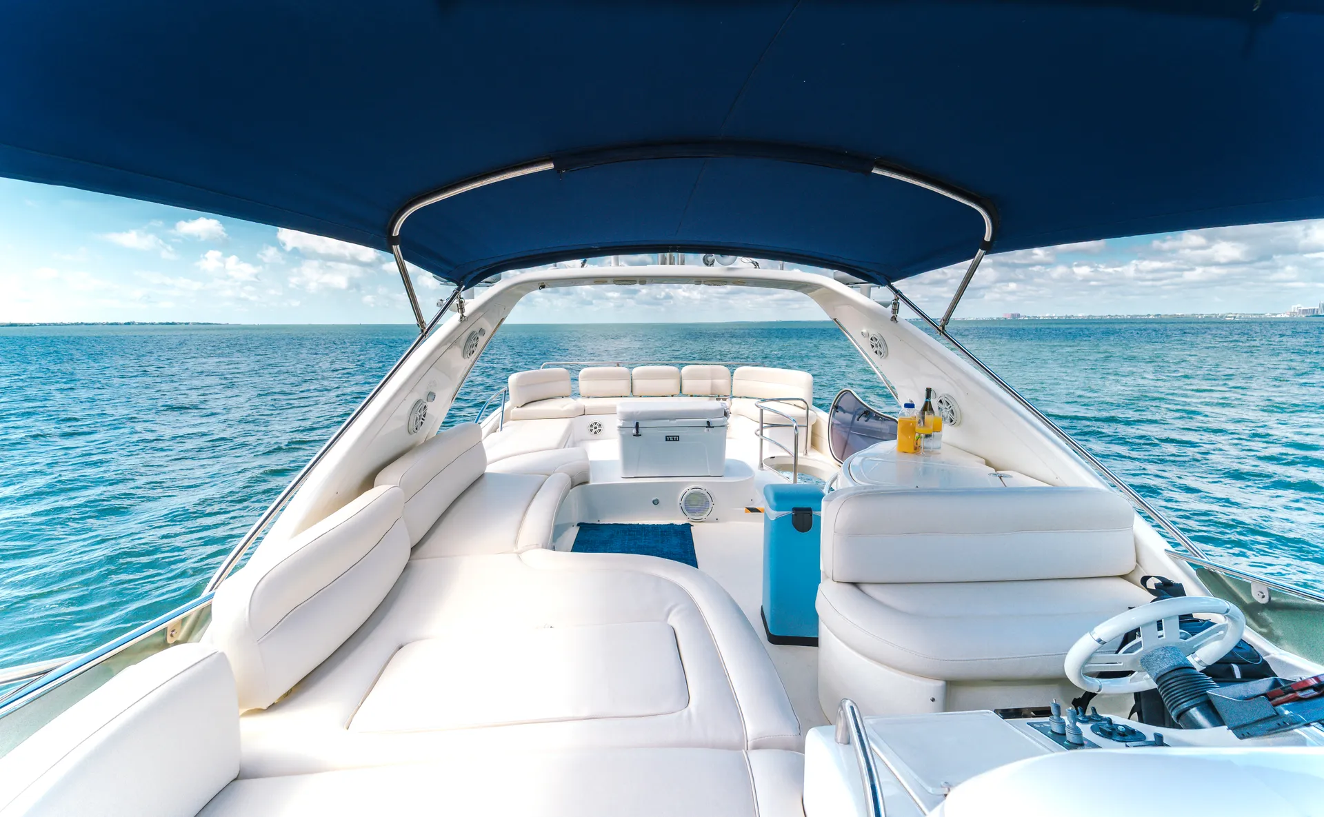 Luxury Azimut 62' Yacht
