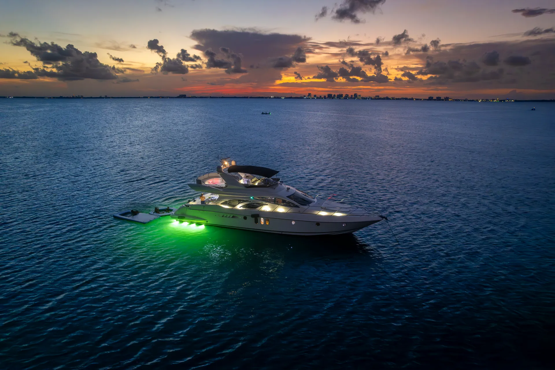 Luxury Azimut 62' Yacht