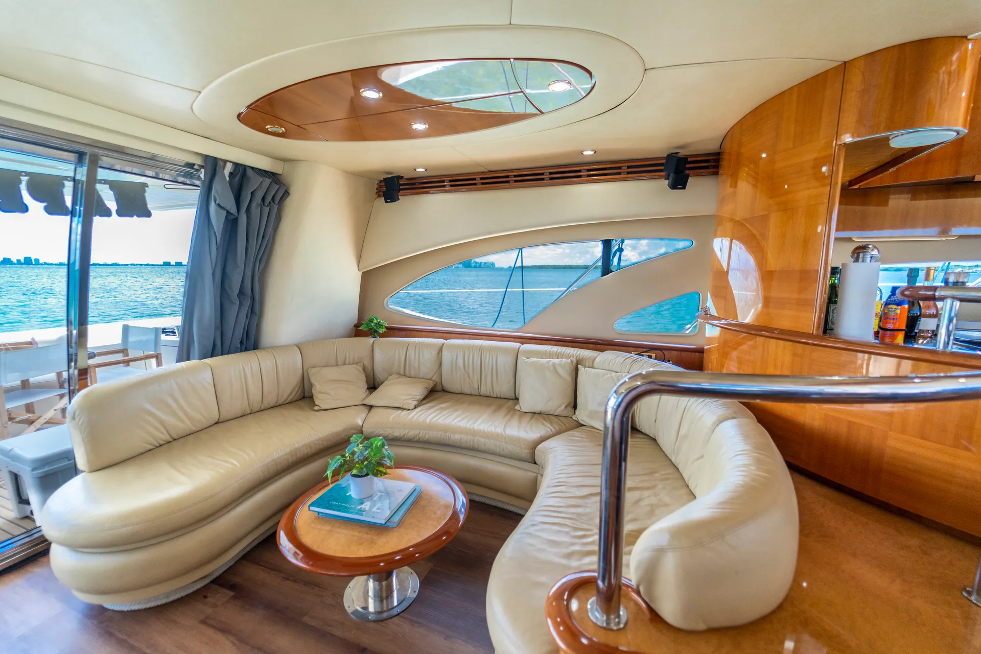 Luxury Azimut 62' Yacht
