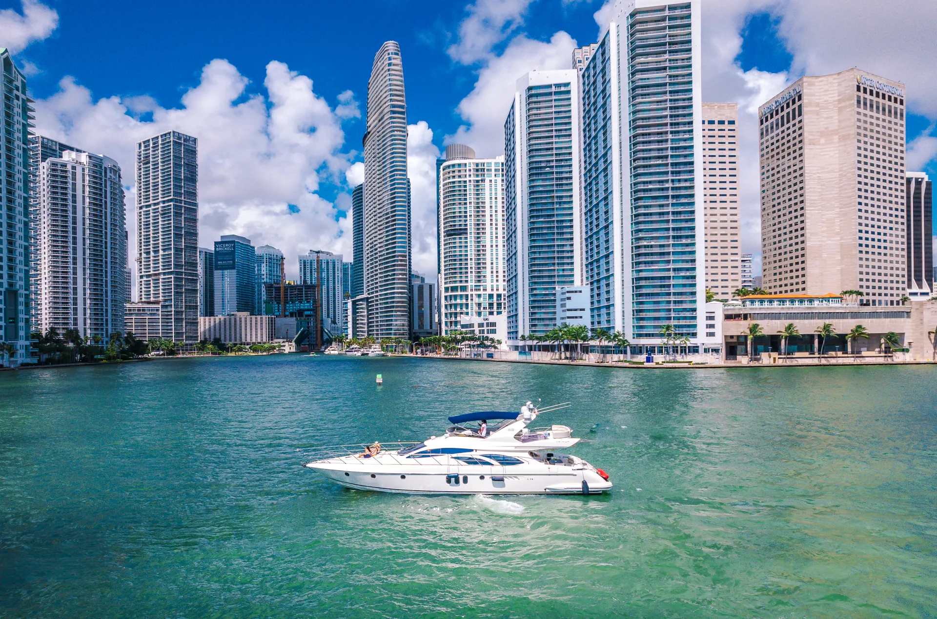 Luxury Azimut 62' Yacht