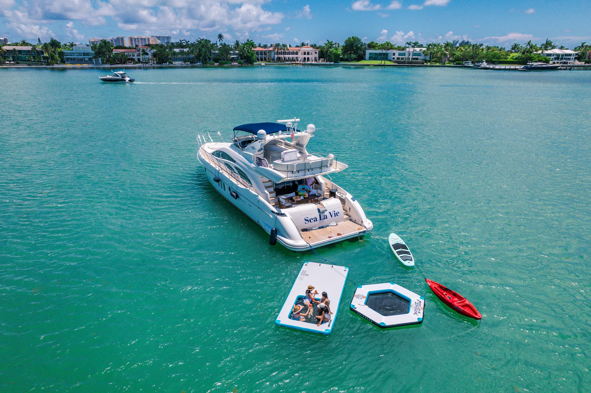 Luxury Azimut 62' Yacht