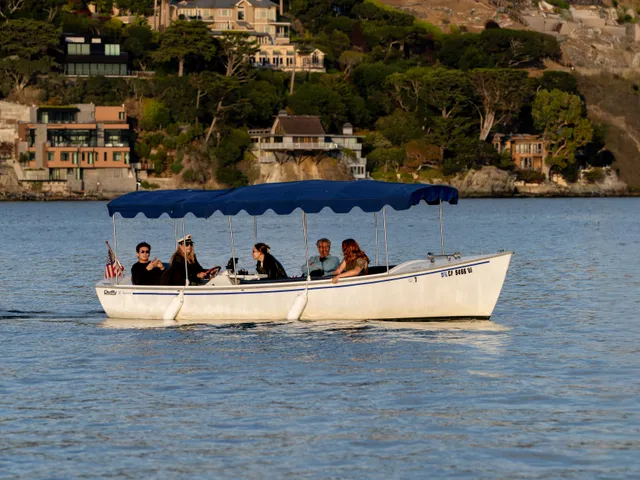 Rent a DUFFY ELECTRIC BOATS cruiser in Sausalito, CA near me