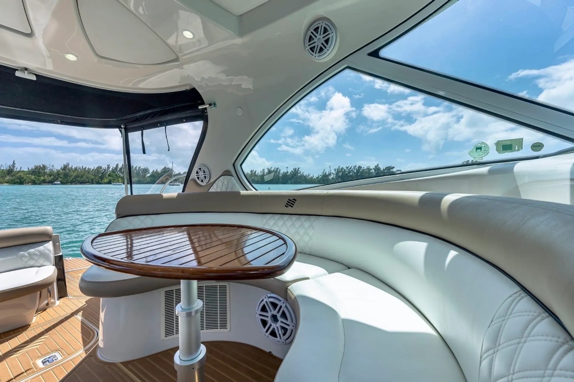 New Beautiful 53' Express cruiser, 13 passengers, bluetooth surround