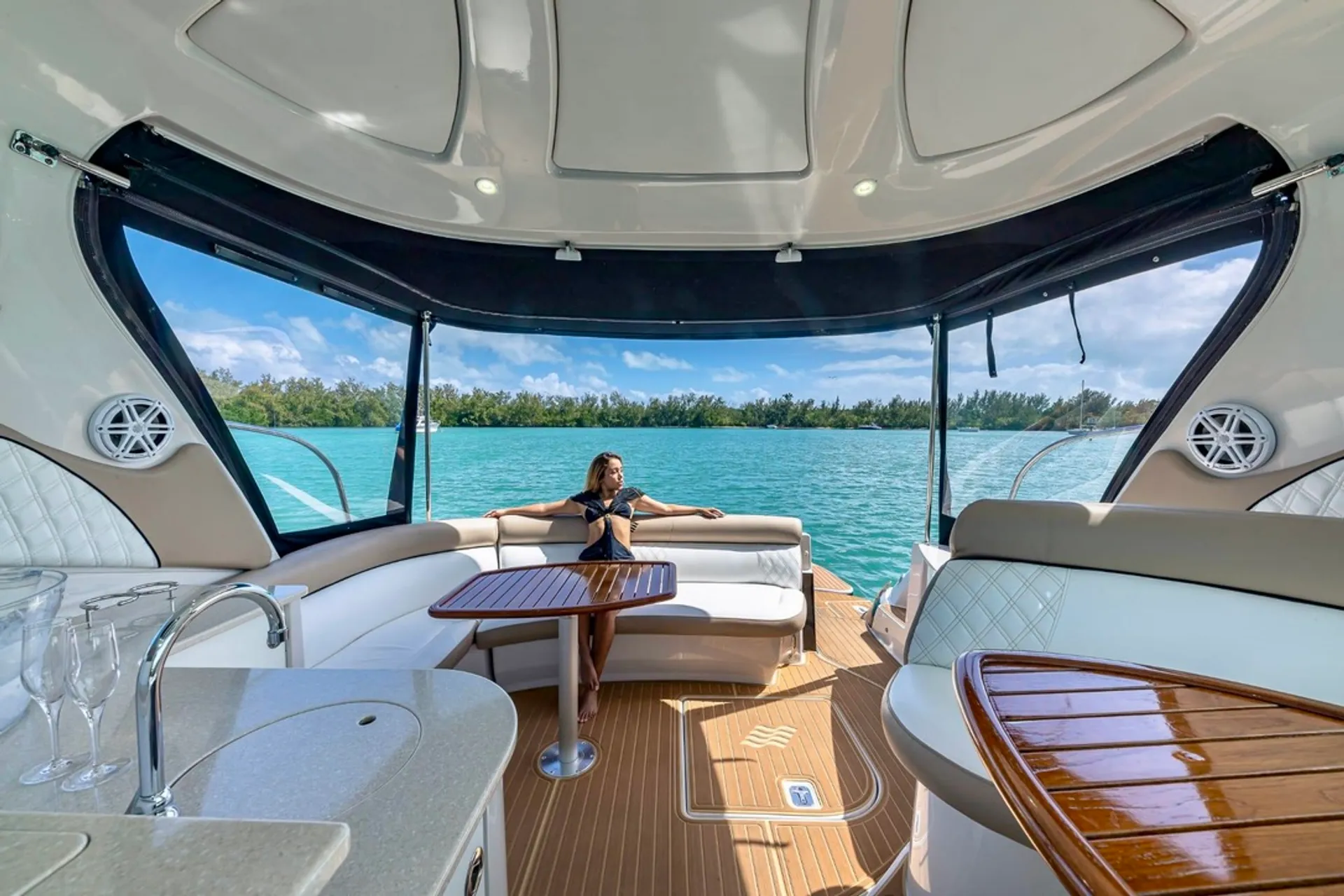 New Beautiful 53' Express cruiser, 13 passengers, bluetooth surround