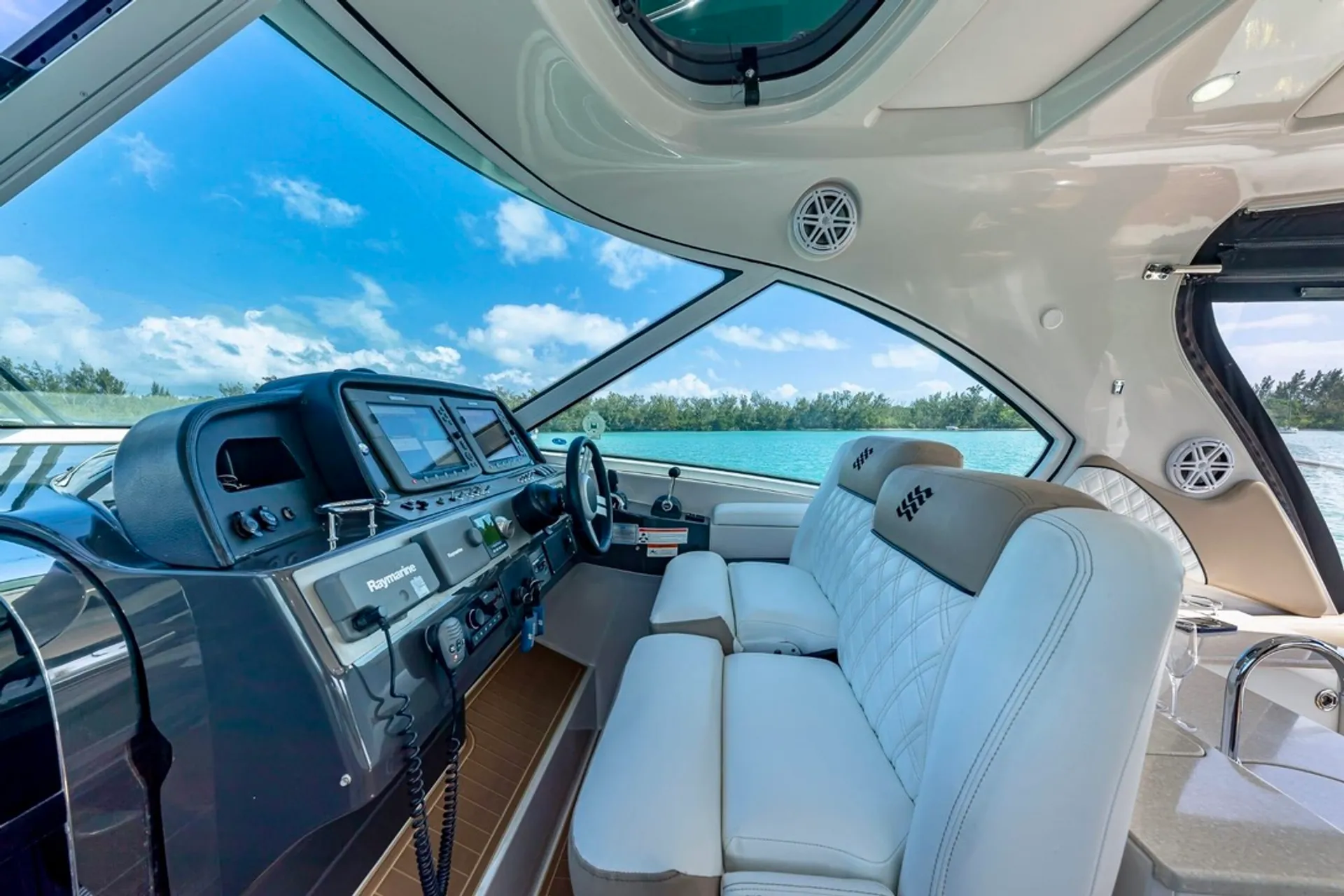 New Beautiful 53' Express cruiser, 13 passengers, bluetooth surround