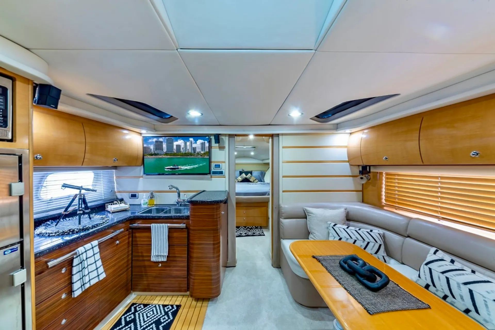 New Beautiful 53' Express cruiser, 13 passengers, bluetooth surround