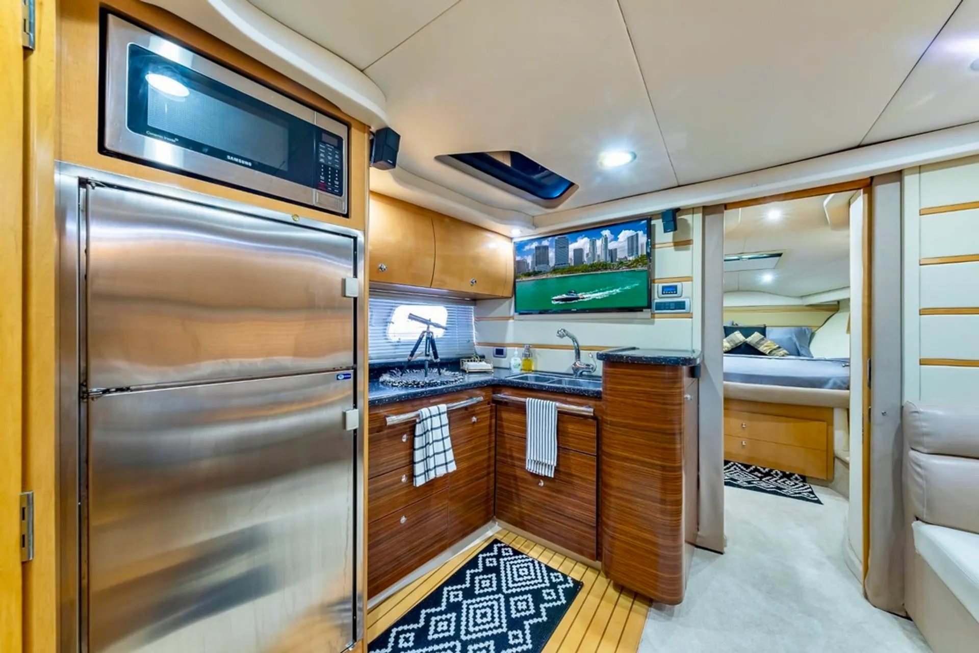 New Beautiful 53' Express cruiser, 13 passengers, bluetooth surround