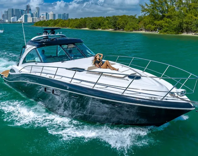 Rent a Four Winns express cruiser in Fort Lauderdale, FL near me