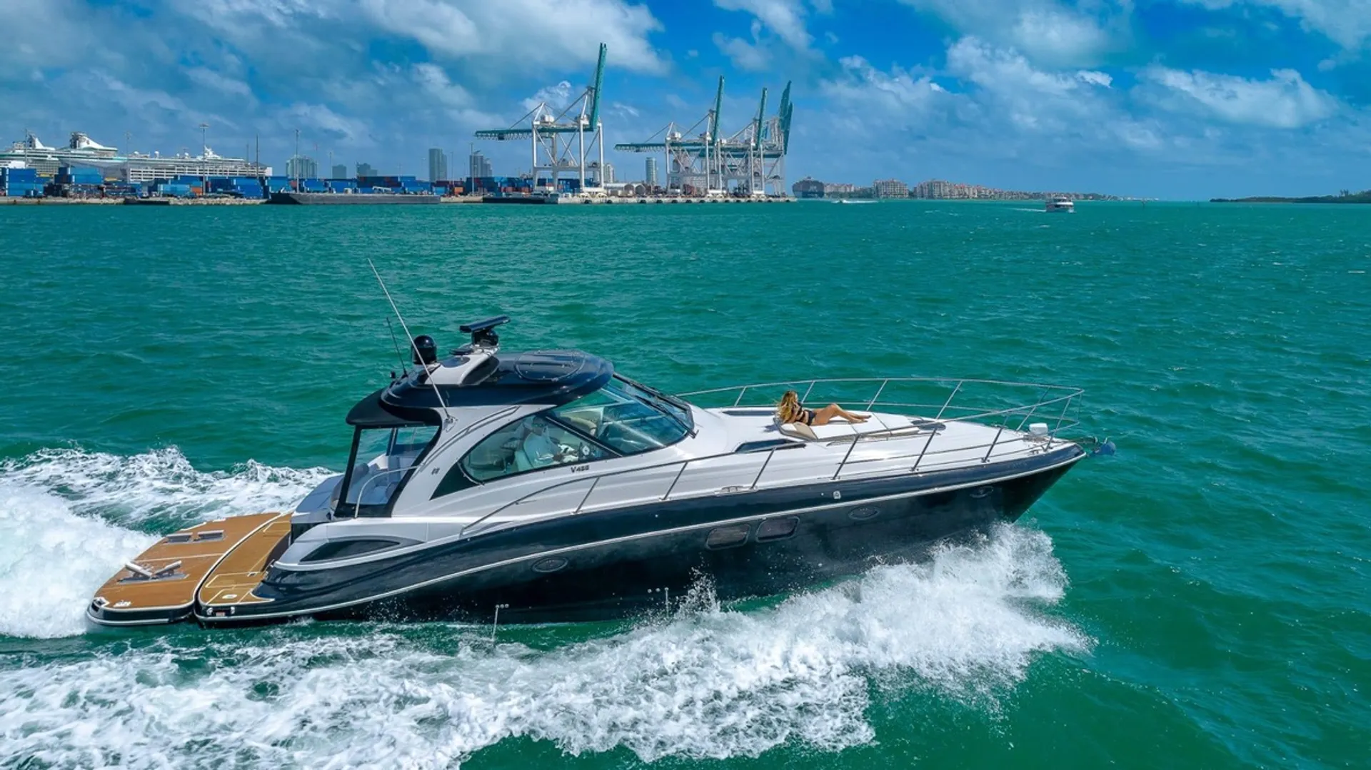 New Beautiful 53' Express cruiser, 13 passengers, bluetooth surround