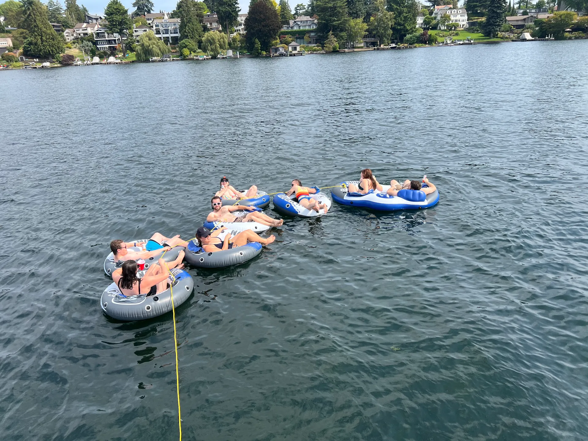 Cruise the lake 🛥️on a 40ft yacht w/bathrooms.  Lake Union/Lake WA