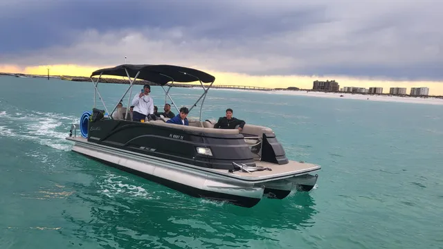 Rent a SILVER WAVE pontoon in Destin, FL near me