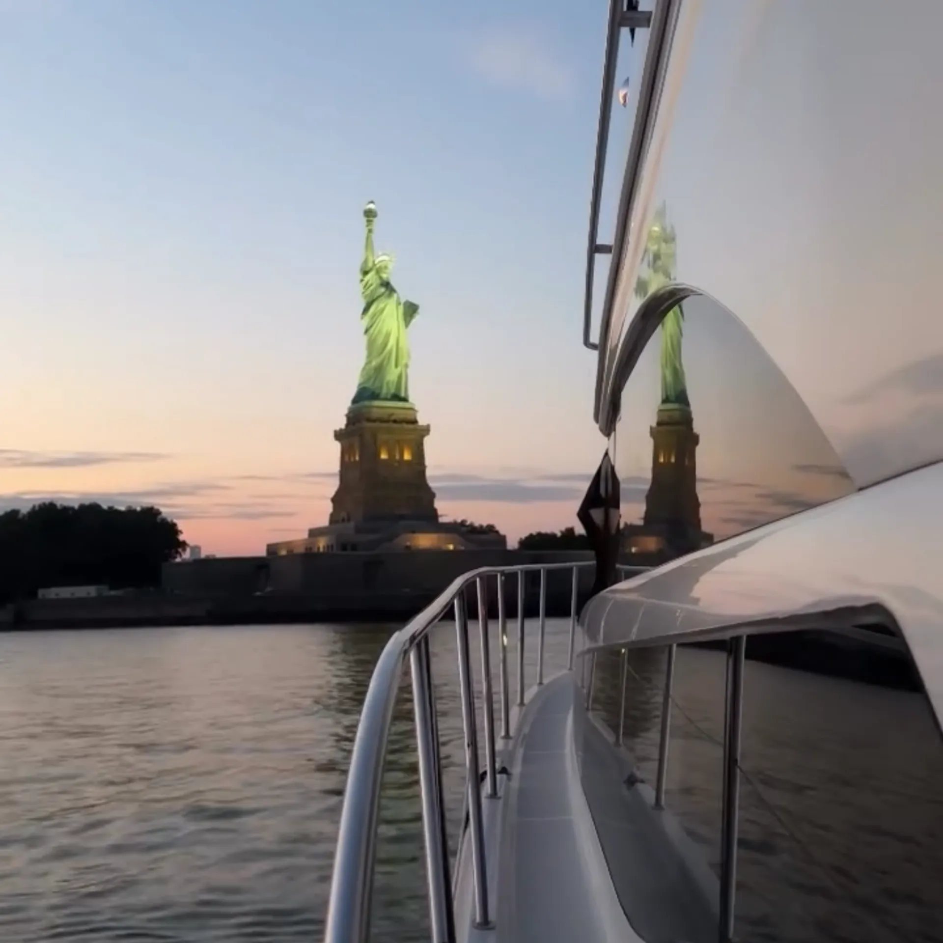 NYC’s BEST 50ft LUXURY MERIDIAN YACHT!!! WITH SEAKEEPER STABILIZER 

