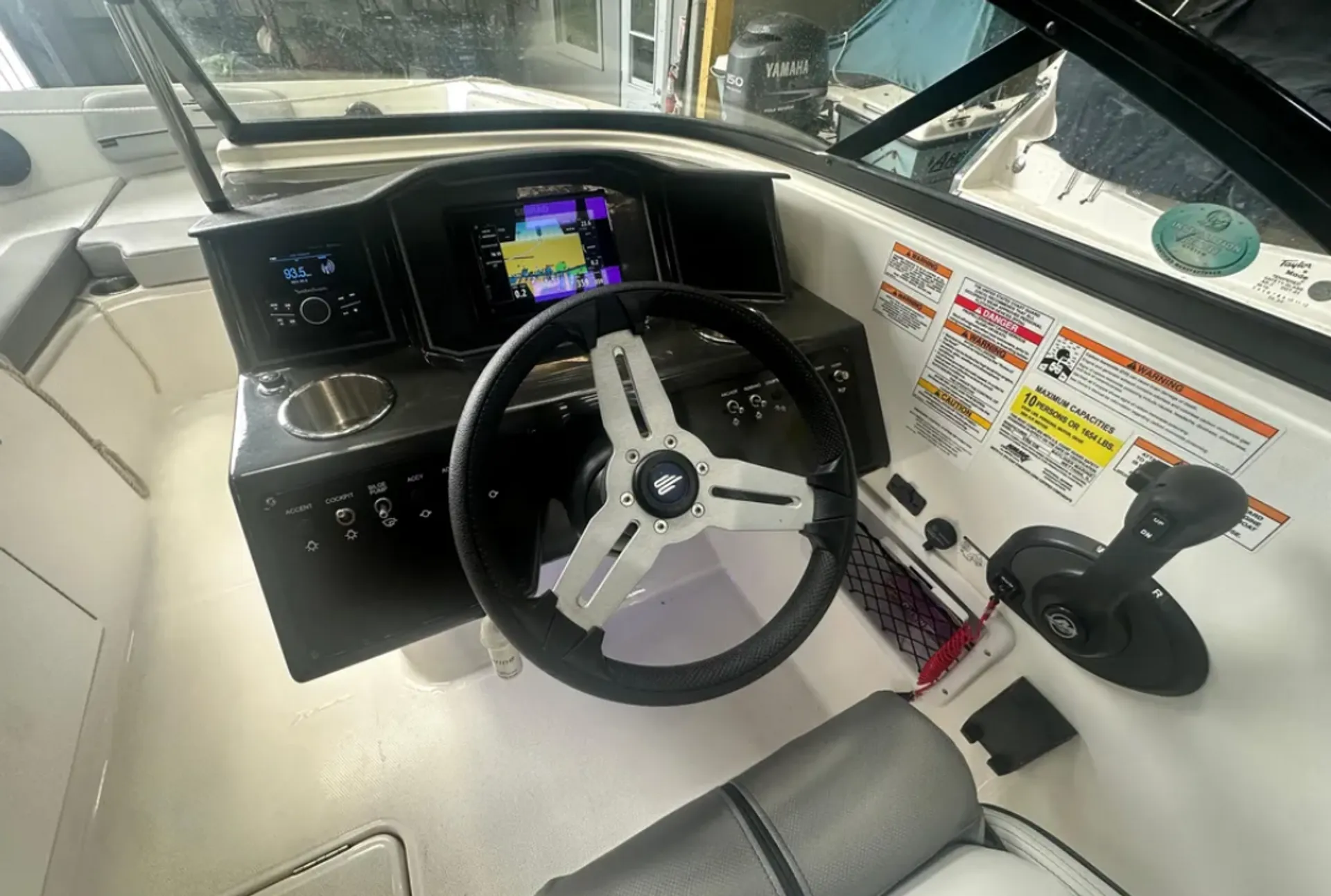 Luxury on the Water: New 2024 Bayliner, 2hr Gas and Captain Included