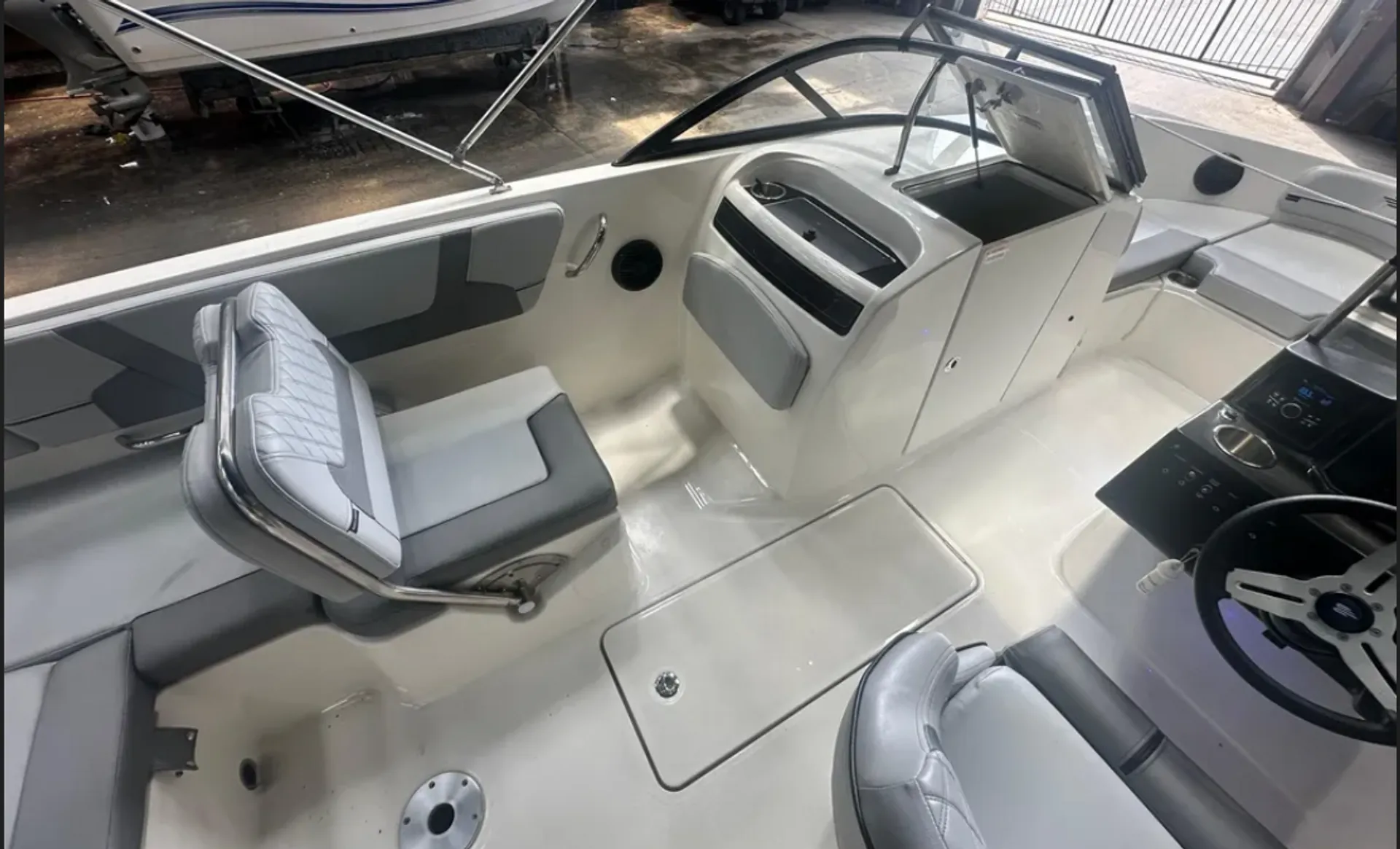 Luxury on the Water: New 2024 Bayliner, 2hr Gas and Captain Included