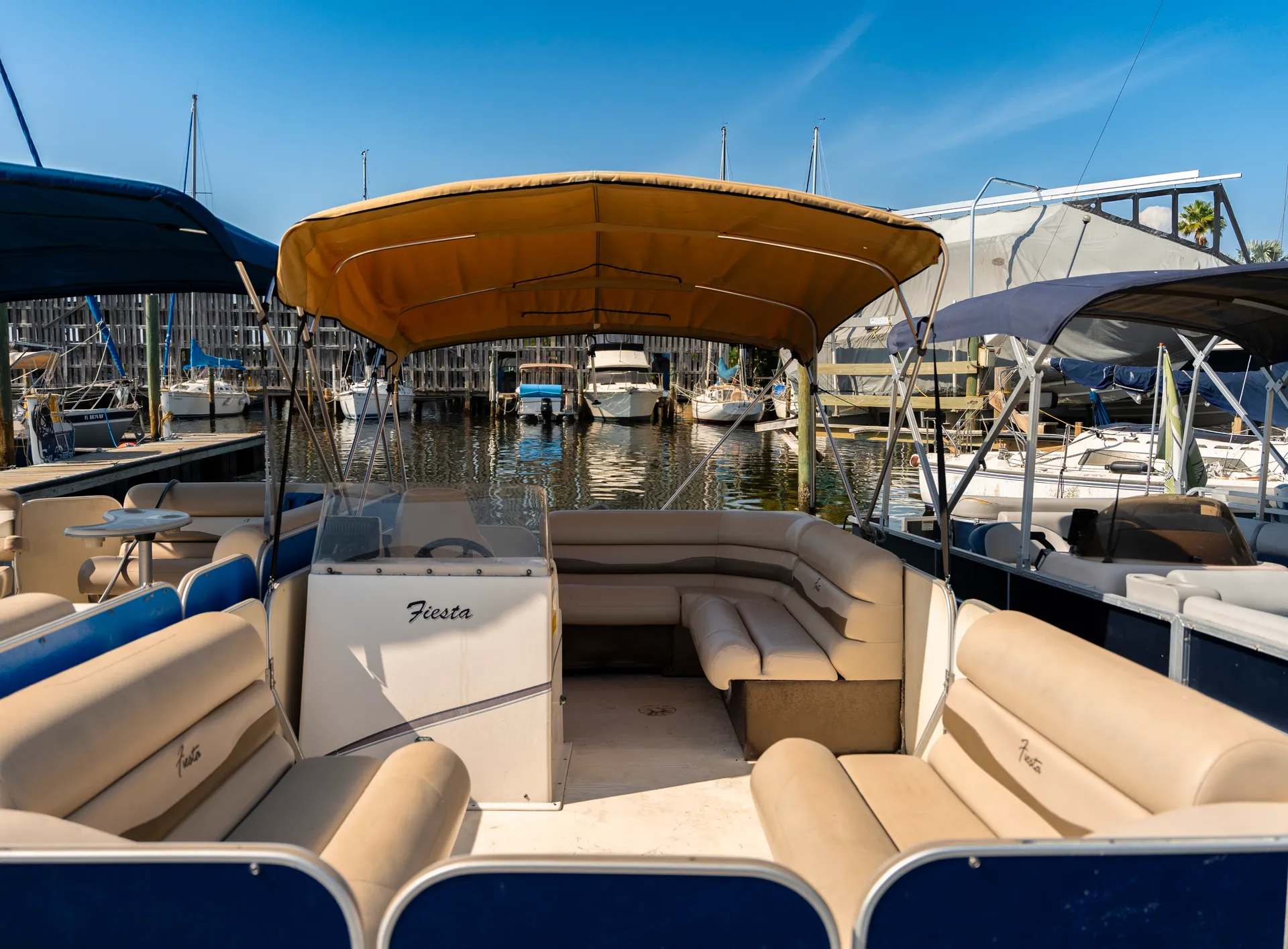 20ft Fiesta Pontoon! Cruise and Party!