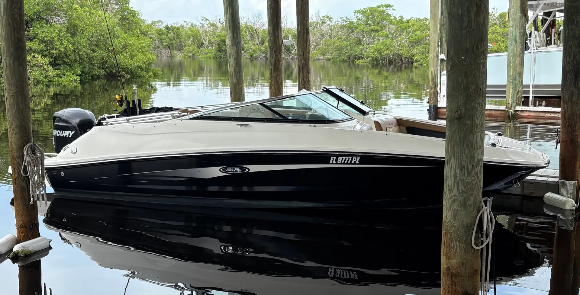 SEA RAY BOATS 220 SUNDECK  in Fort Myers, FL — photo 4