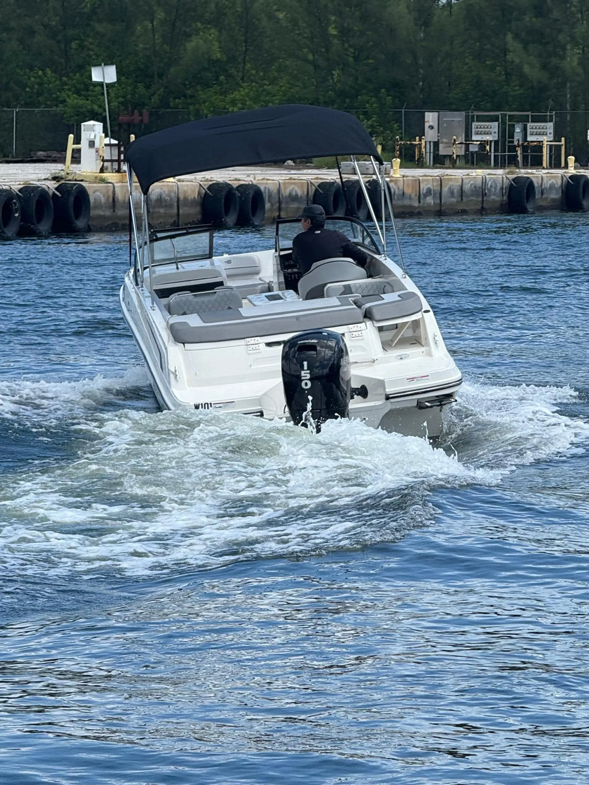 Luxury on the Water: New 2024 Bayliner, 2hr Gas and Captain Included