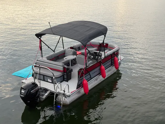 Rent a TRIFECTA PONTOONS pontoon in Austin, TX near me