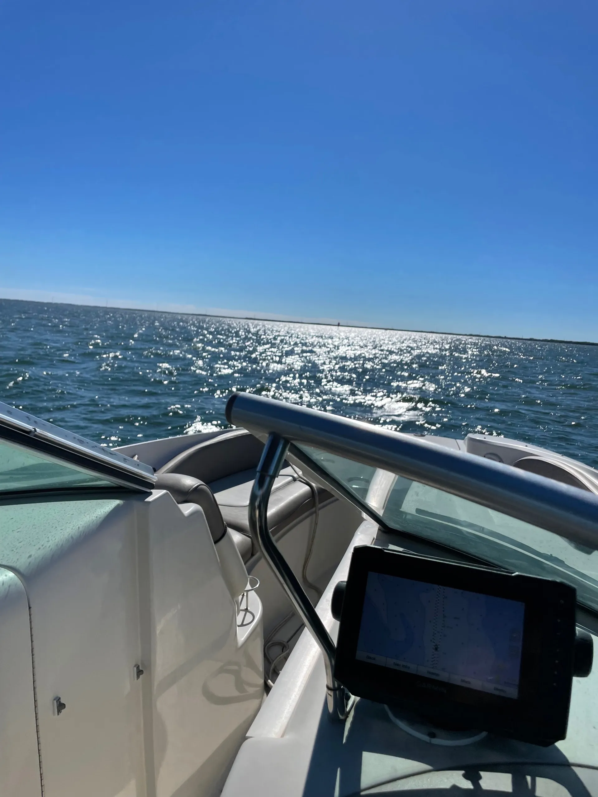 27’ Sea ray deck boat - Great family boat -