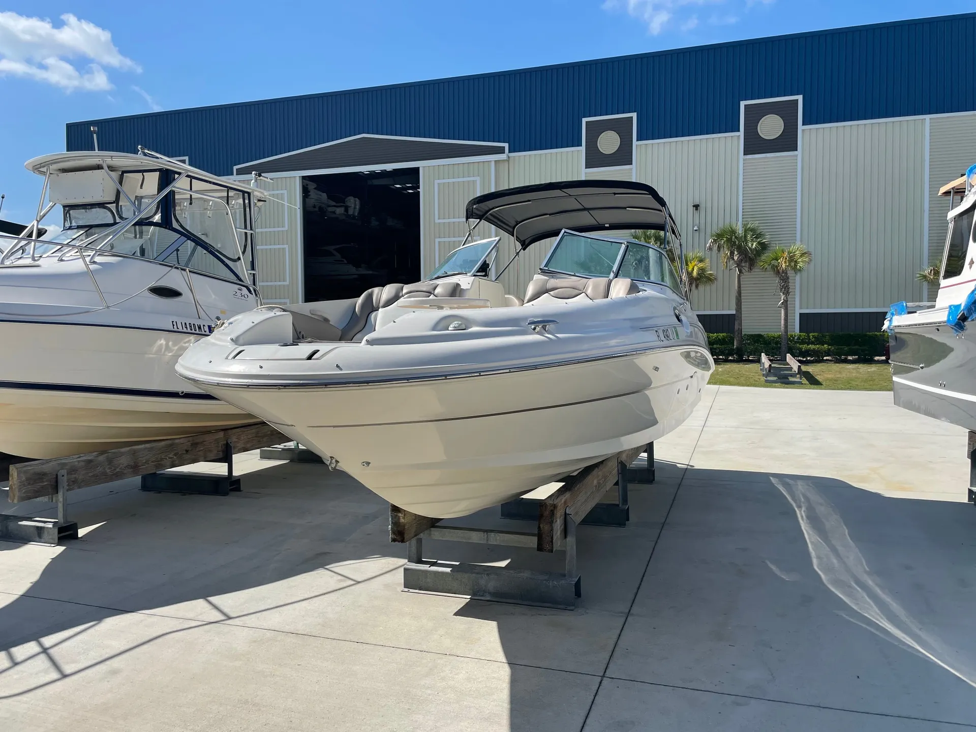 27’ Sea ray deck boat - Great family boat -