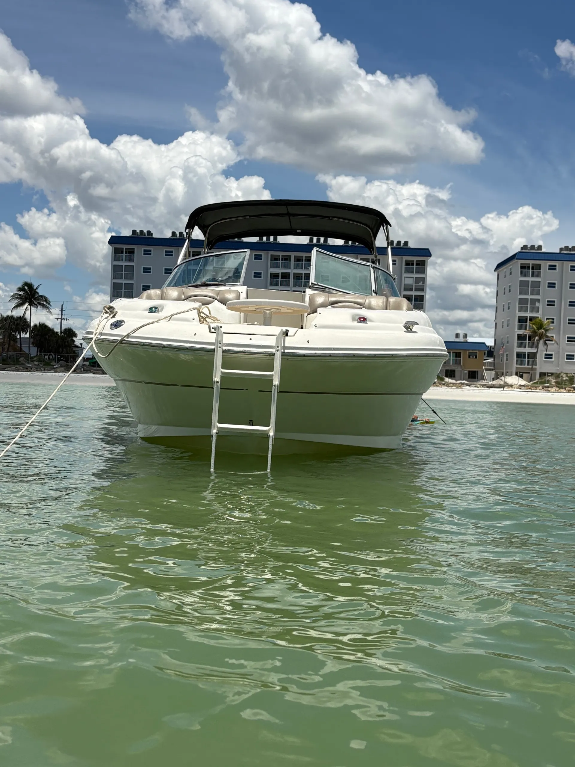 27’ Sea ray deck boat - Great family boat -