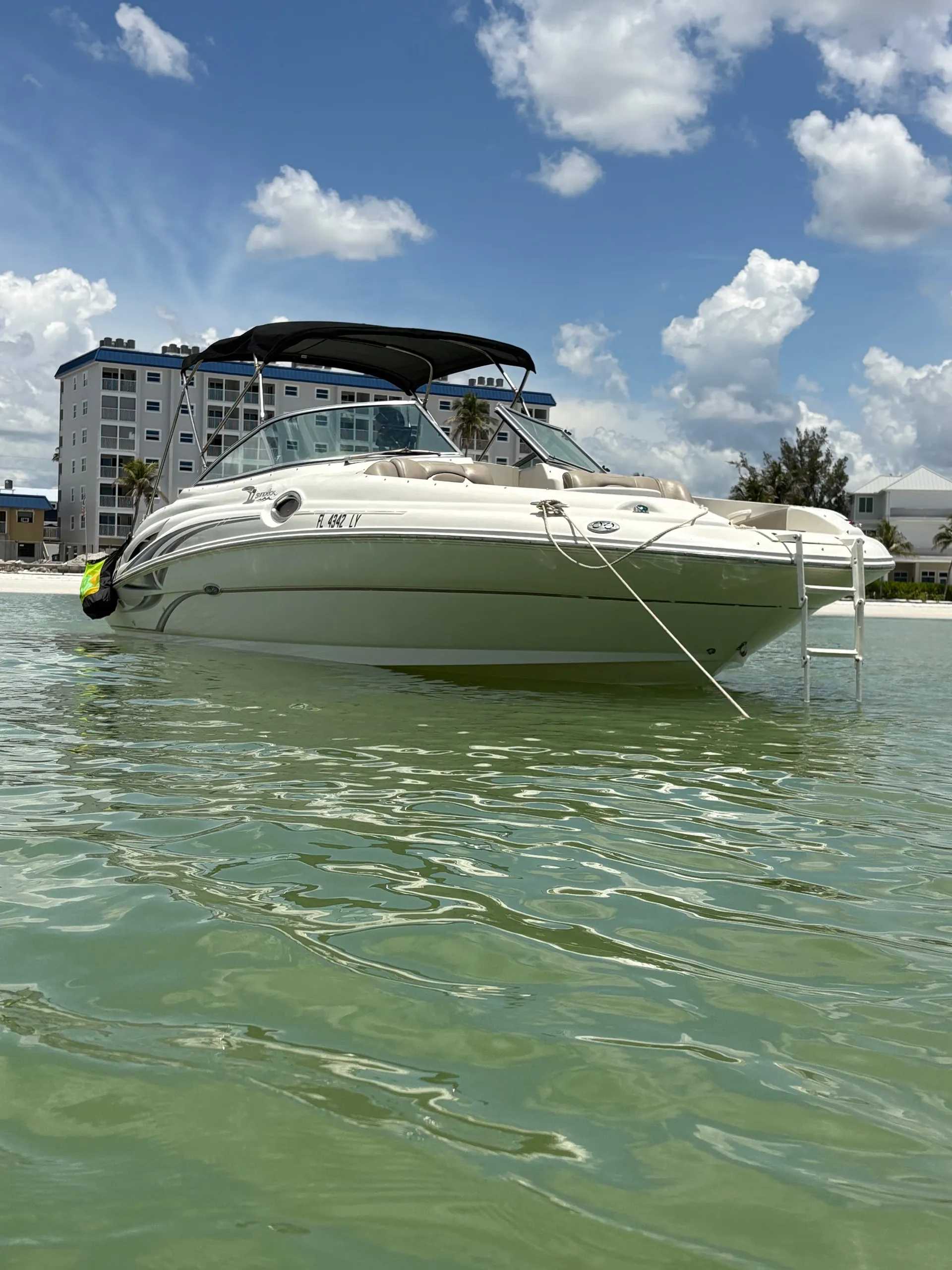 27’ Sea ray deck boat - Great family boat -