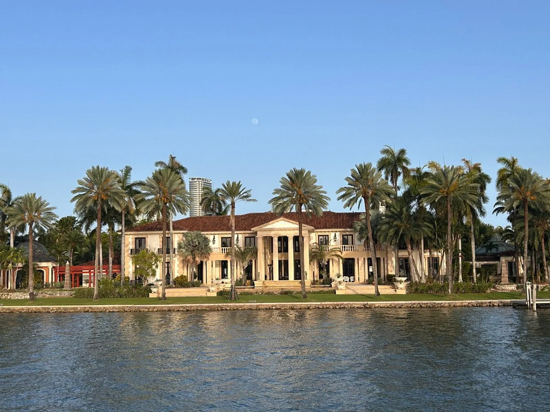 Miami: Celebrity mansions home tour and Private island charter