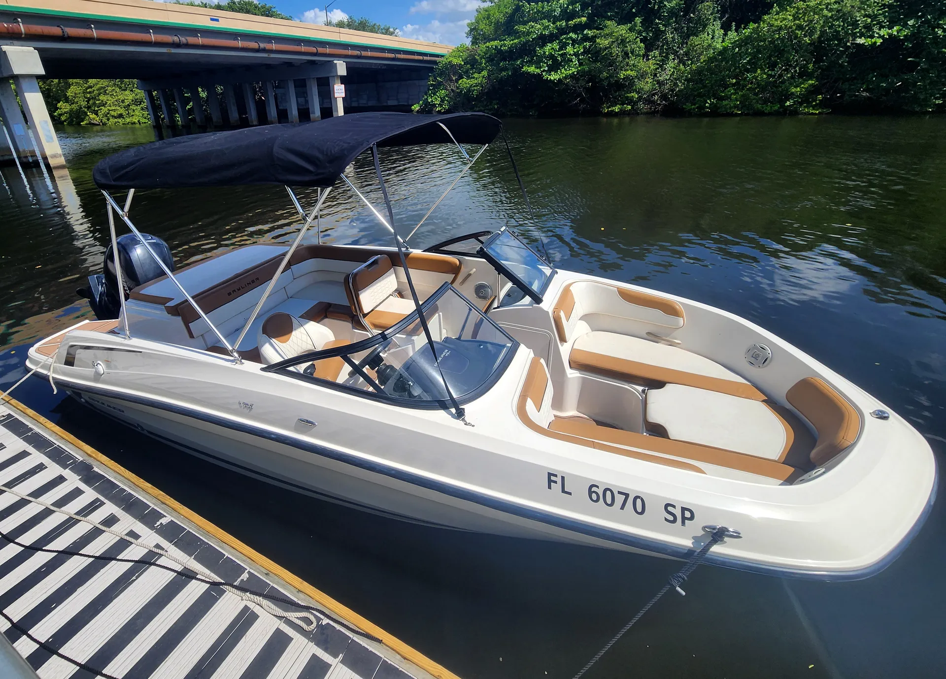 BAYLINER VR5 BOWRIDER in Fort Lauderdale, FL — photo 3