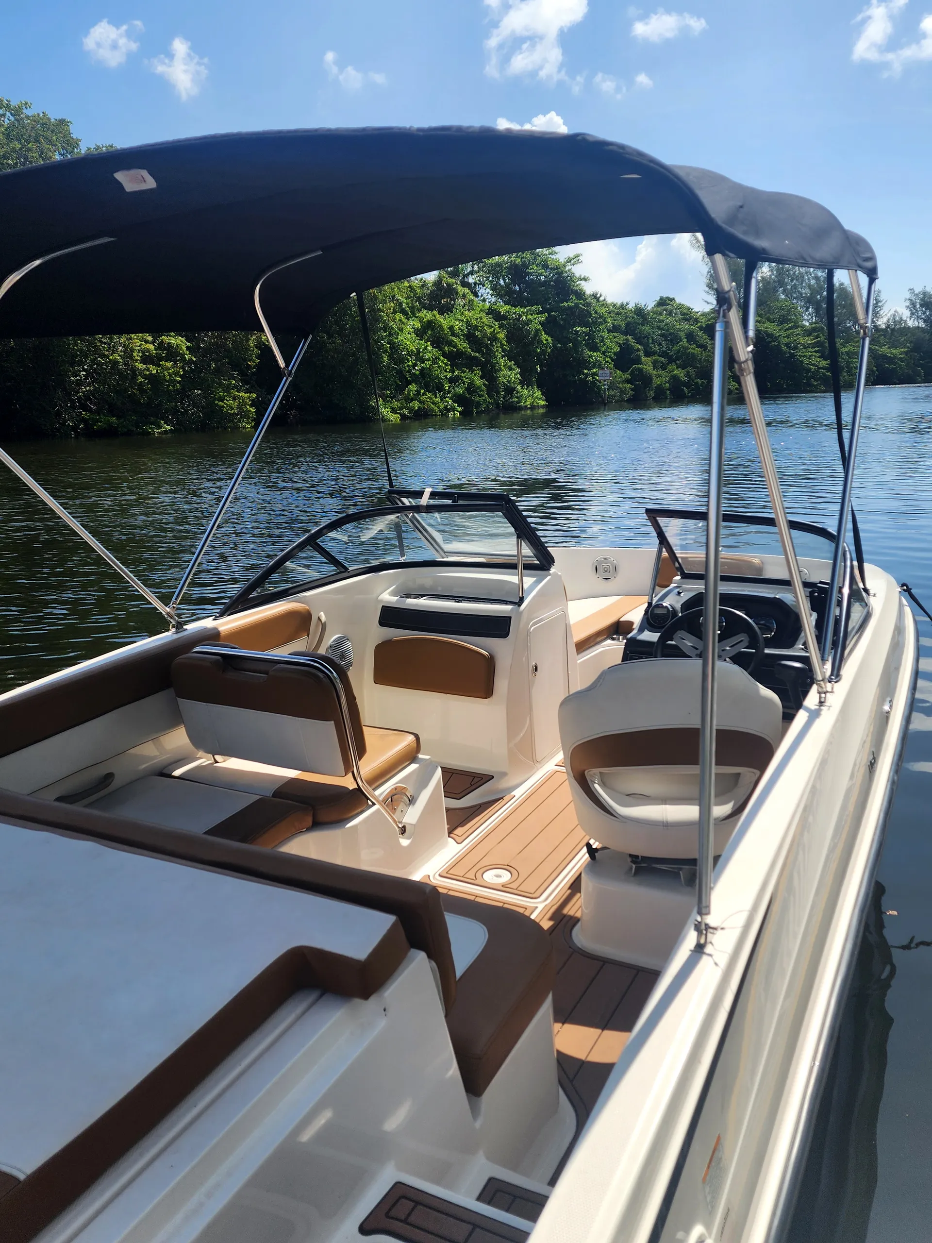 BAYLINER VR5 BOWRIDER in Fort Lauderdale, FL — photo 4