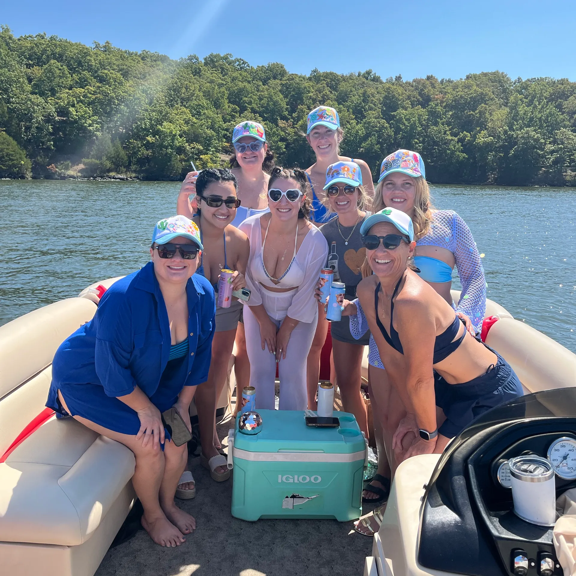 ***Captained 27ft Tritoon*** “Hydrotherapy”