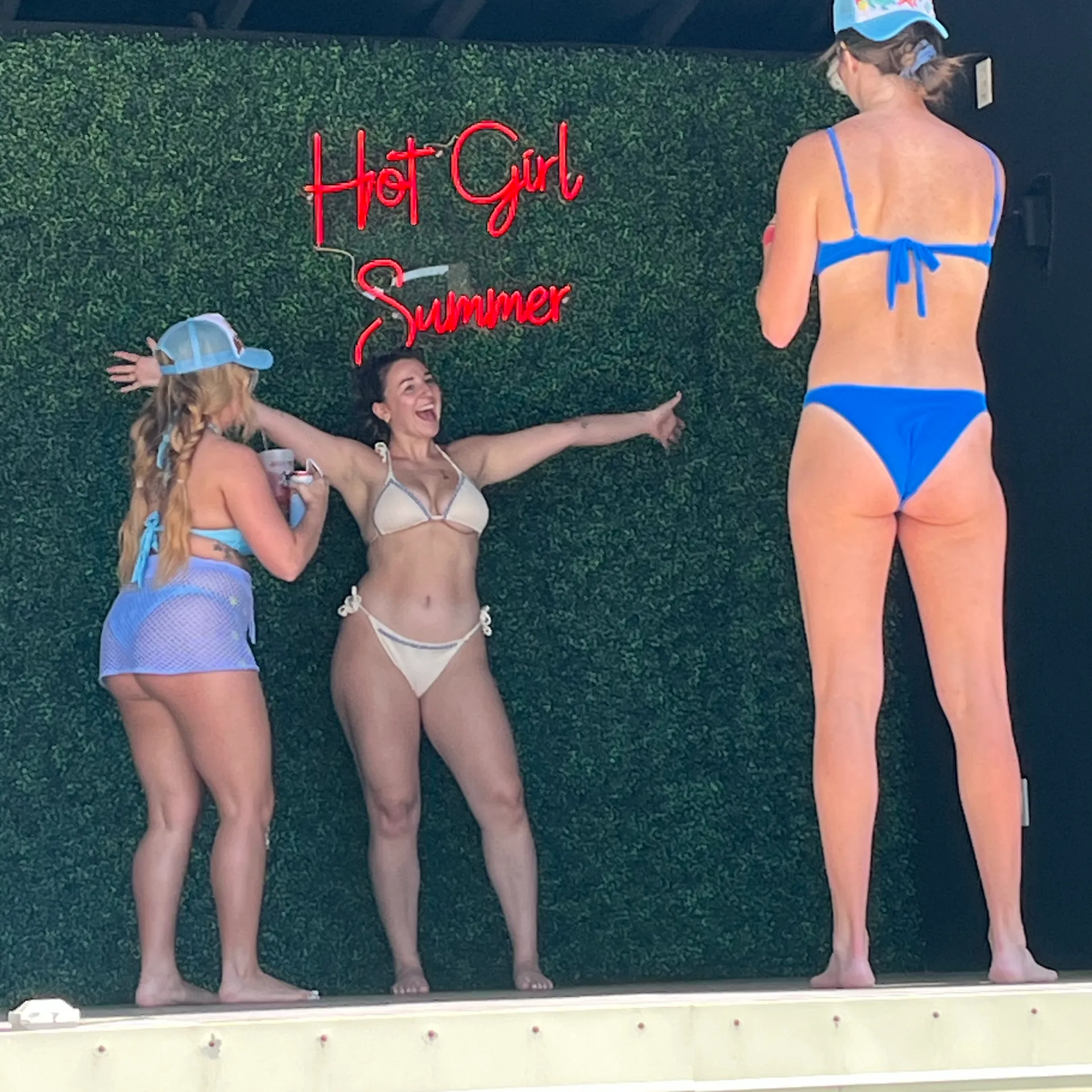 ***Captained 27ft Tritoon*** “Hydrotherapy”