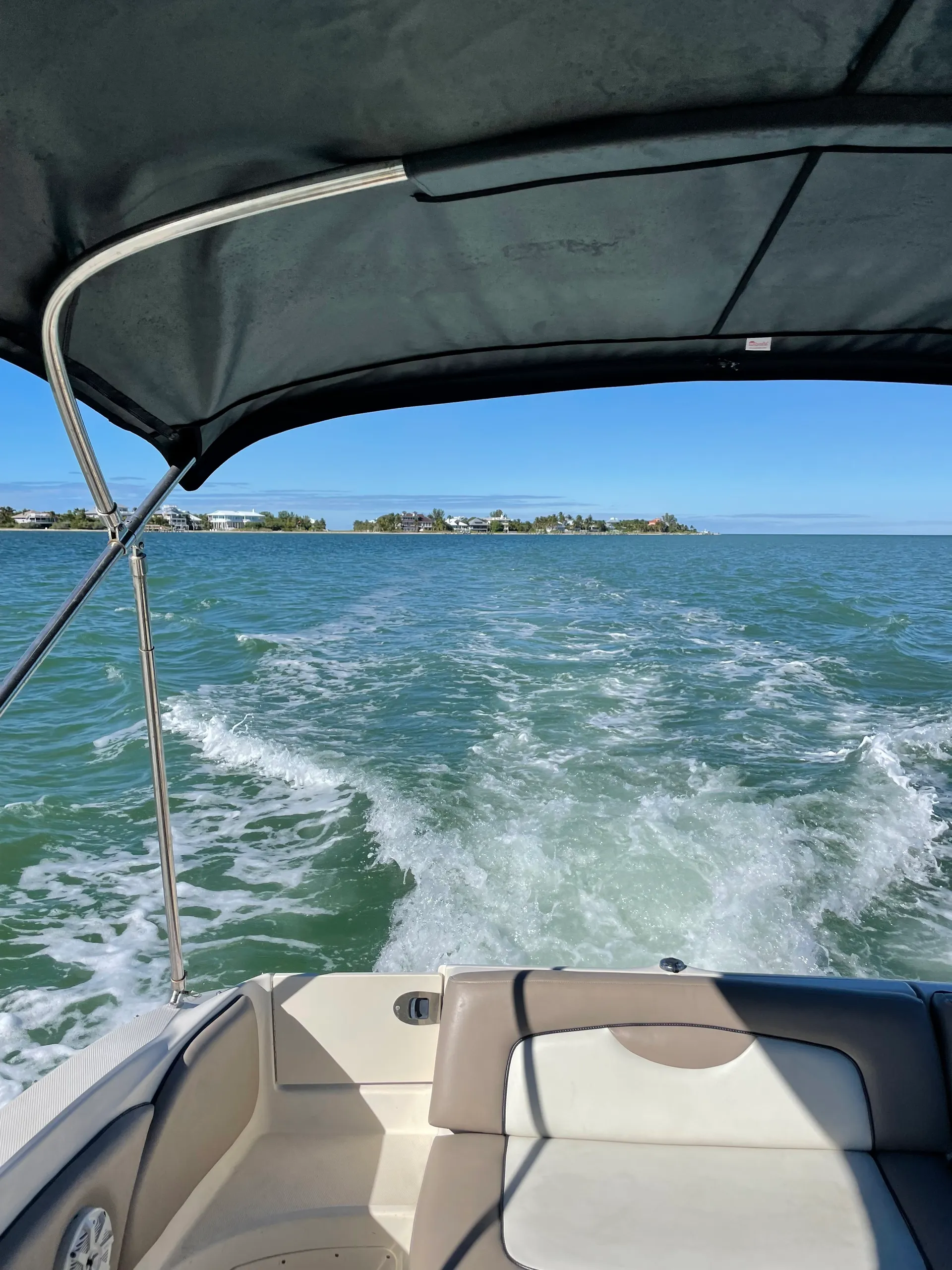 27’ Sea ray deck boat - Great family boat -