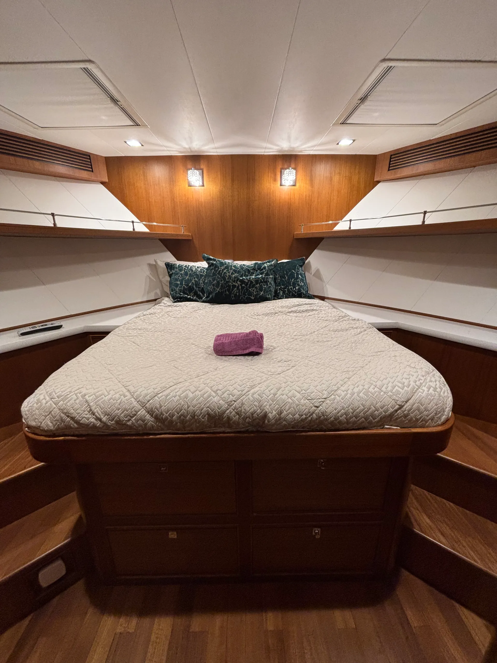 Luxury Yacht – Unforgettable Elegance on the Water