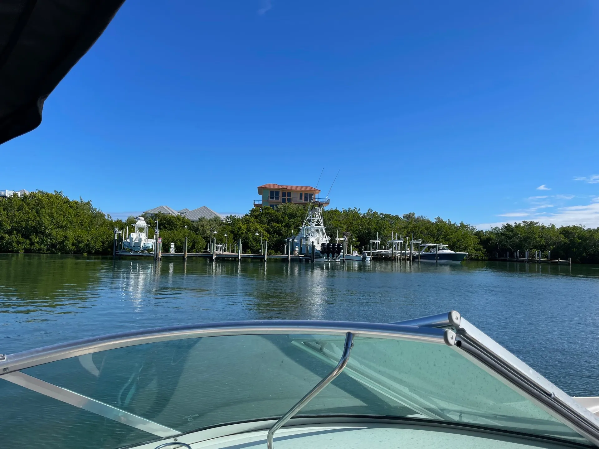 27’ Sea ray deck boat - Great family boat -