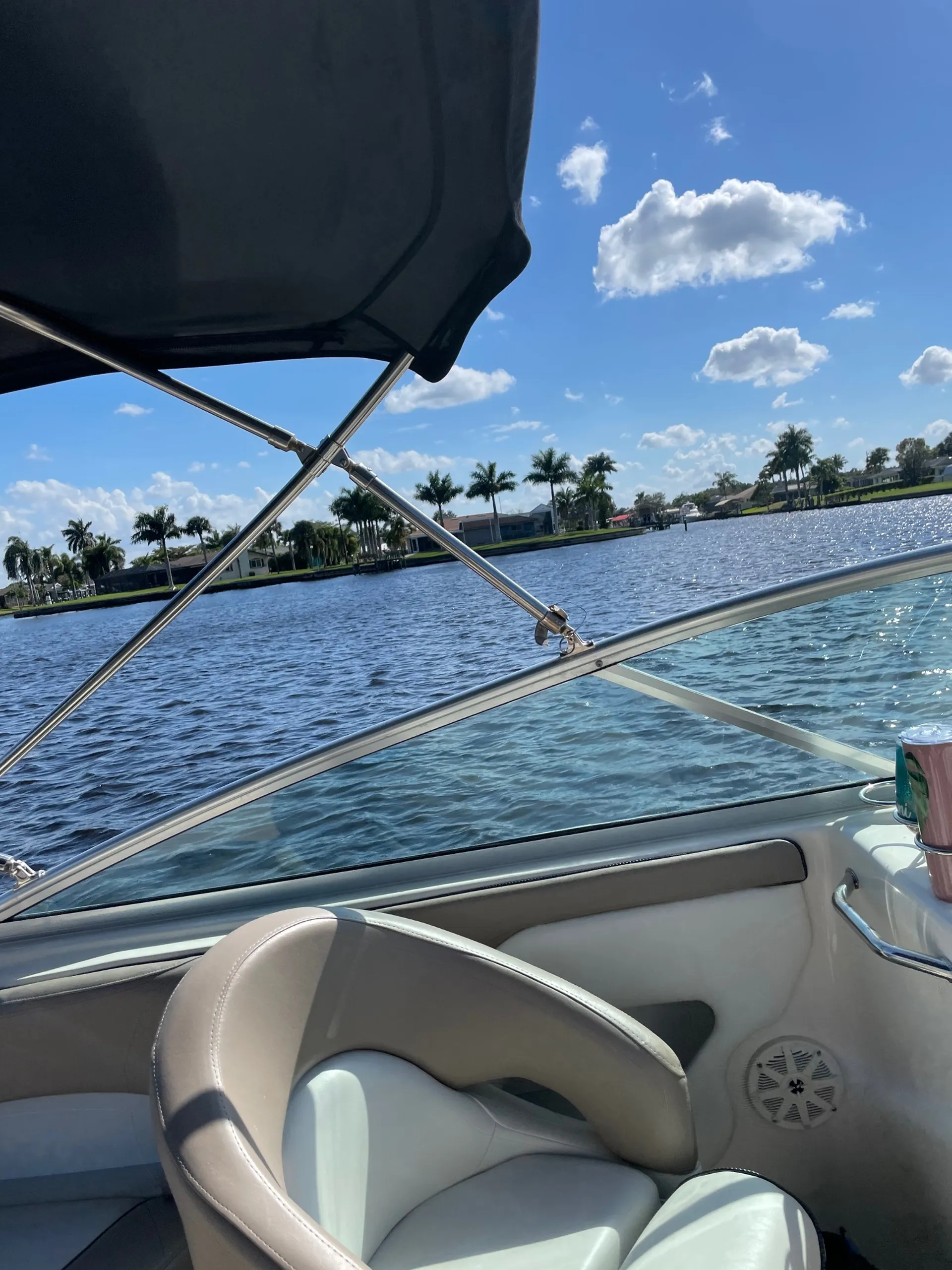 27’ Sea ray deck boat - Great family boat -