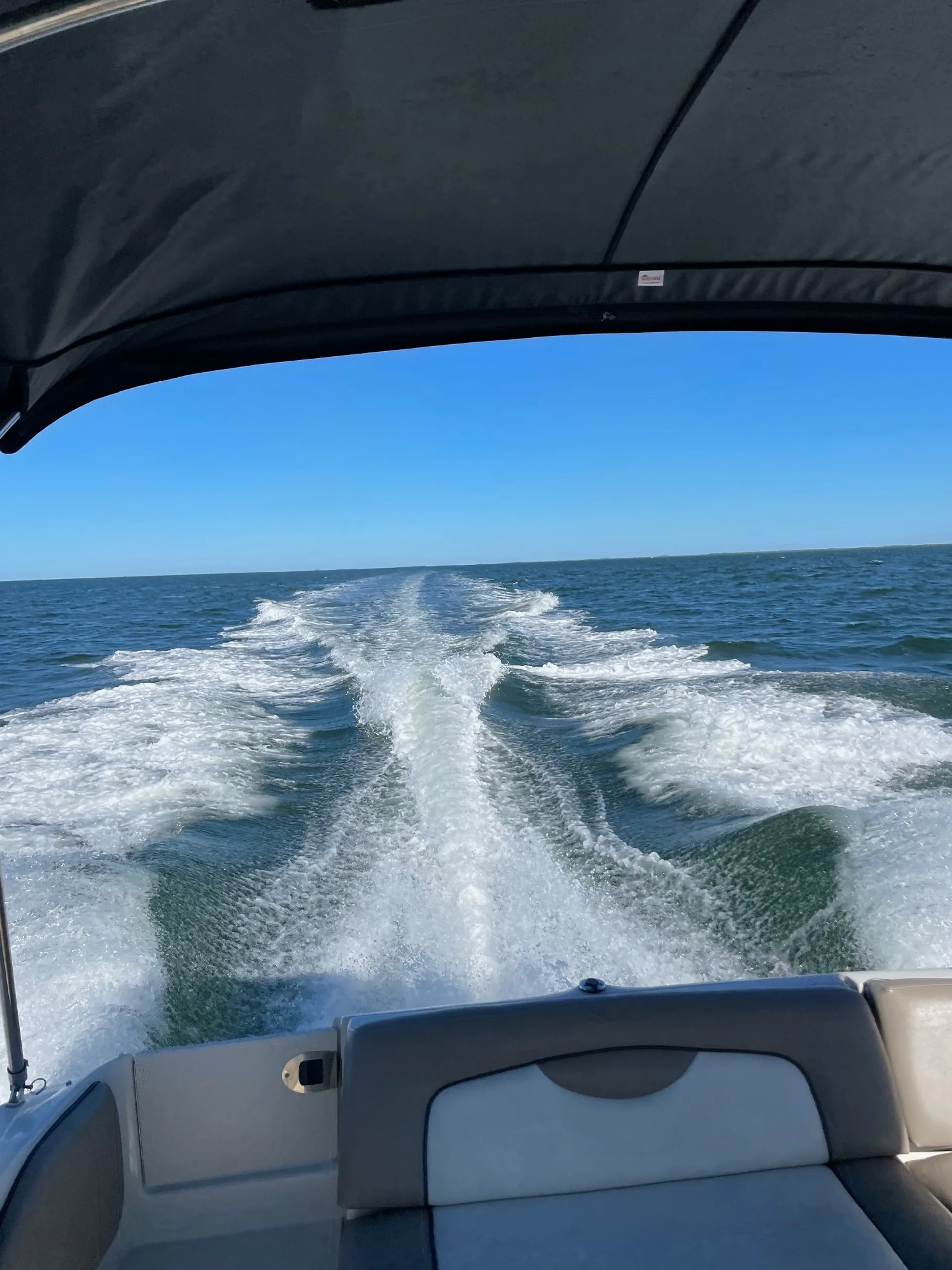 27’ Sea ray deck boat - Great family boat -