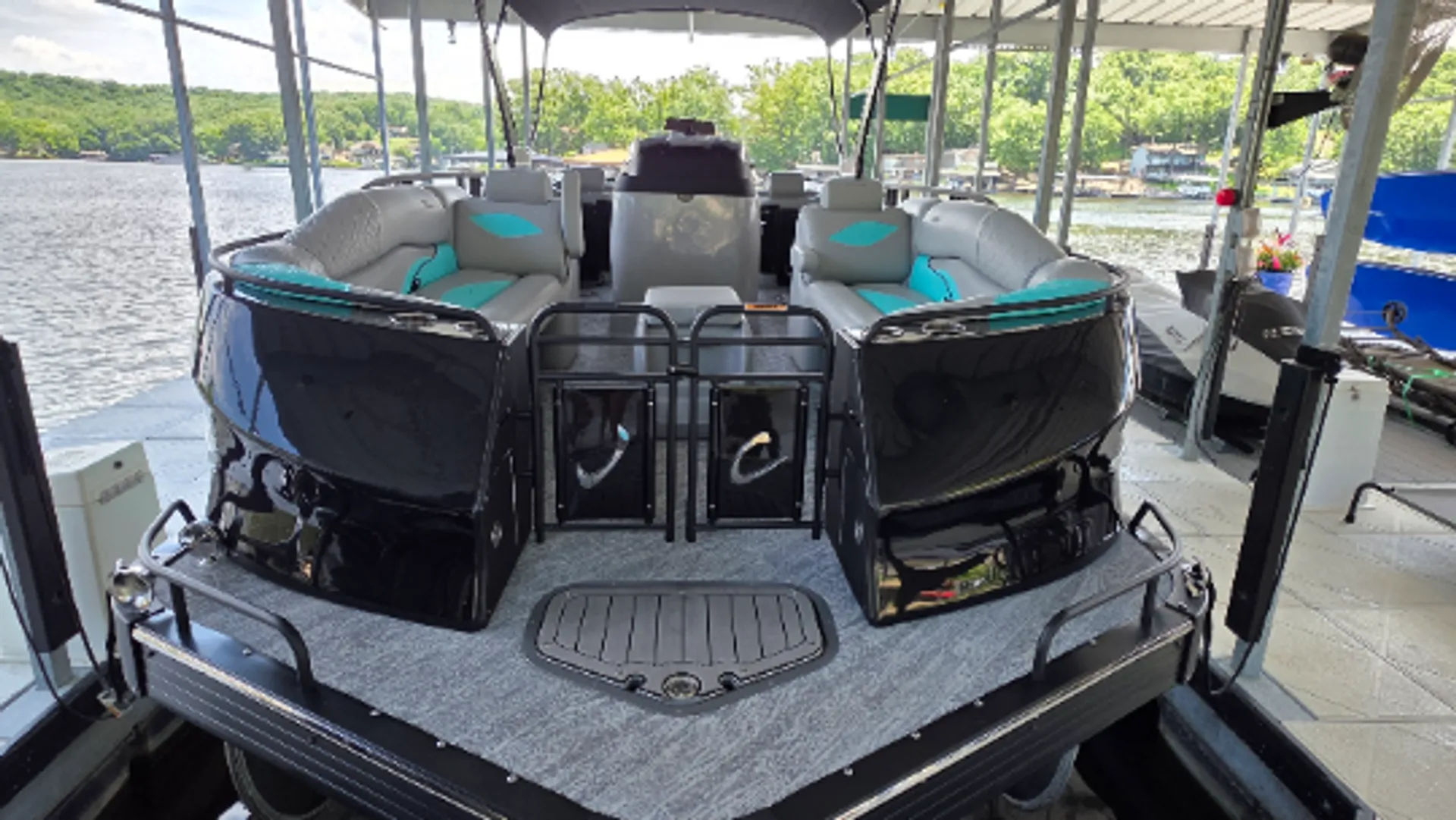 JC Tritoon SportToon 26TT DSL HTH in Sunrise Beach, MO — photo 3