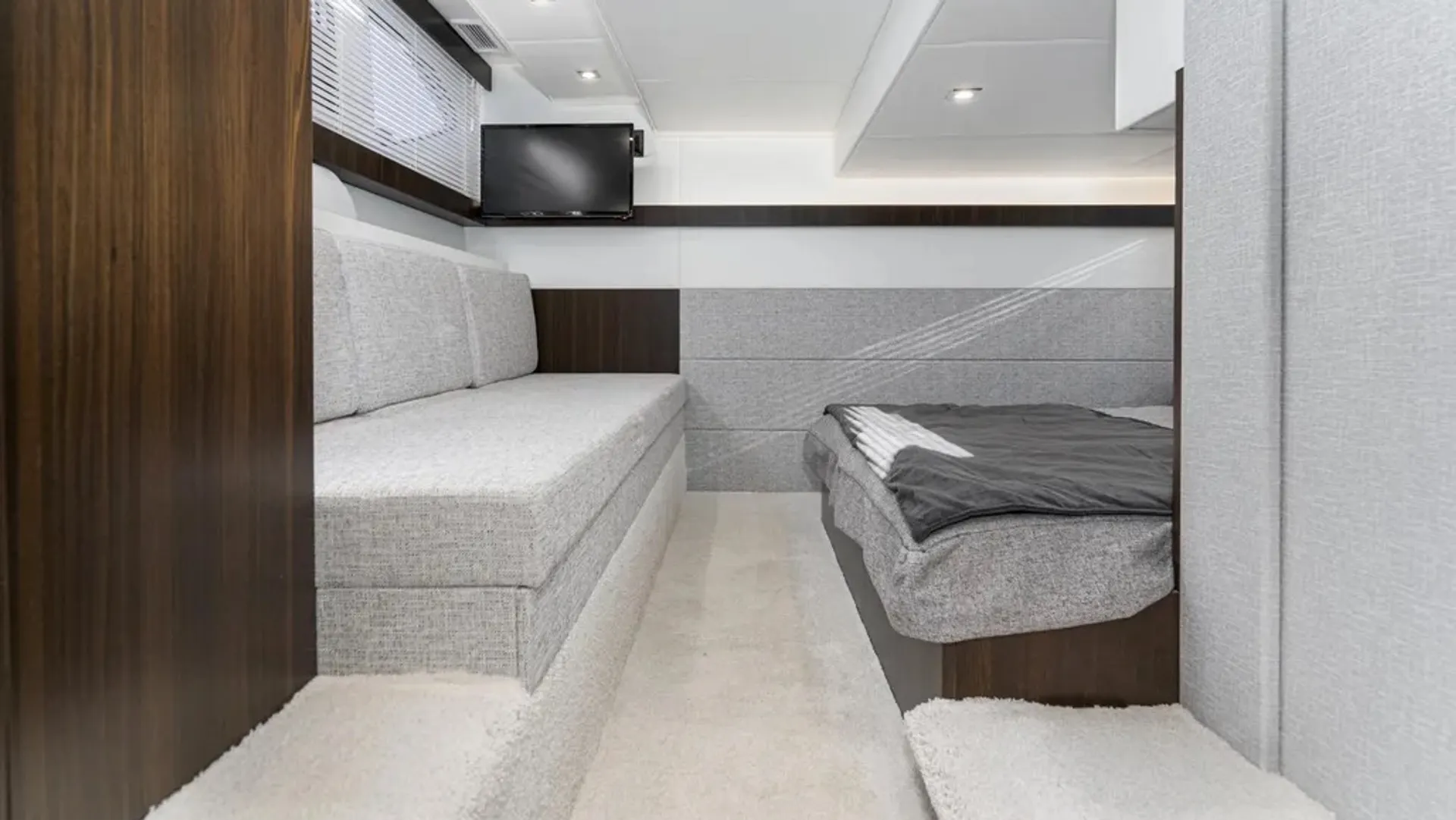 "Cape Venture": The 42 Cantius