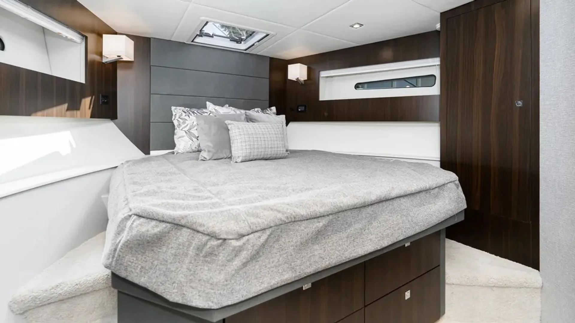 "Cape Venture": The 42 Cantius