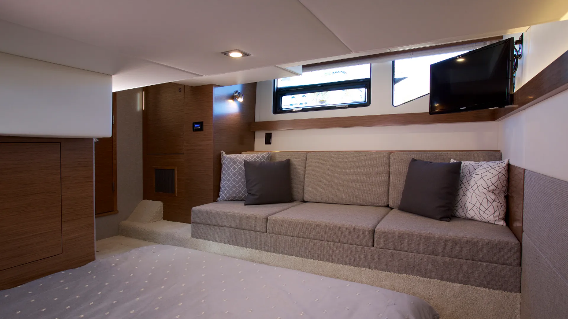 "Cape Venture": The 42 Cantius