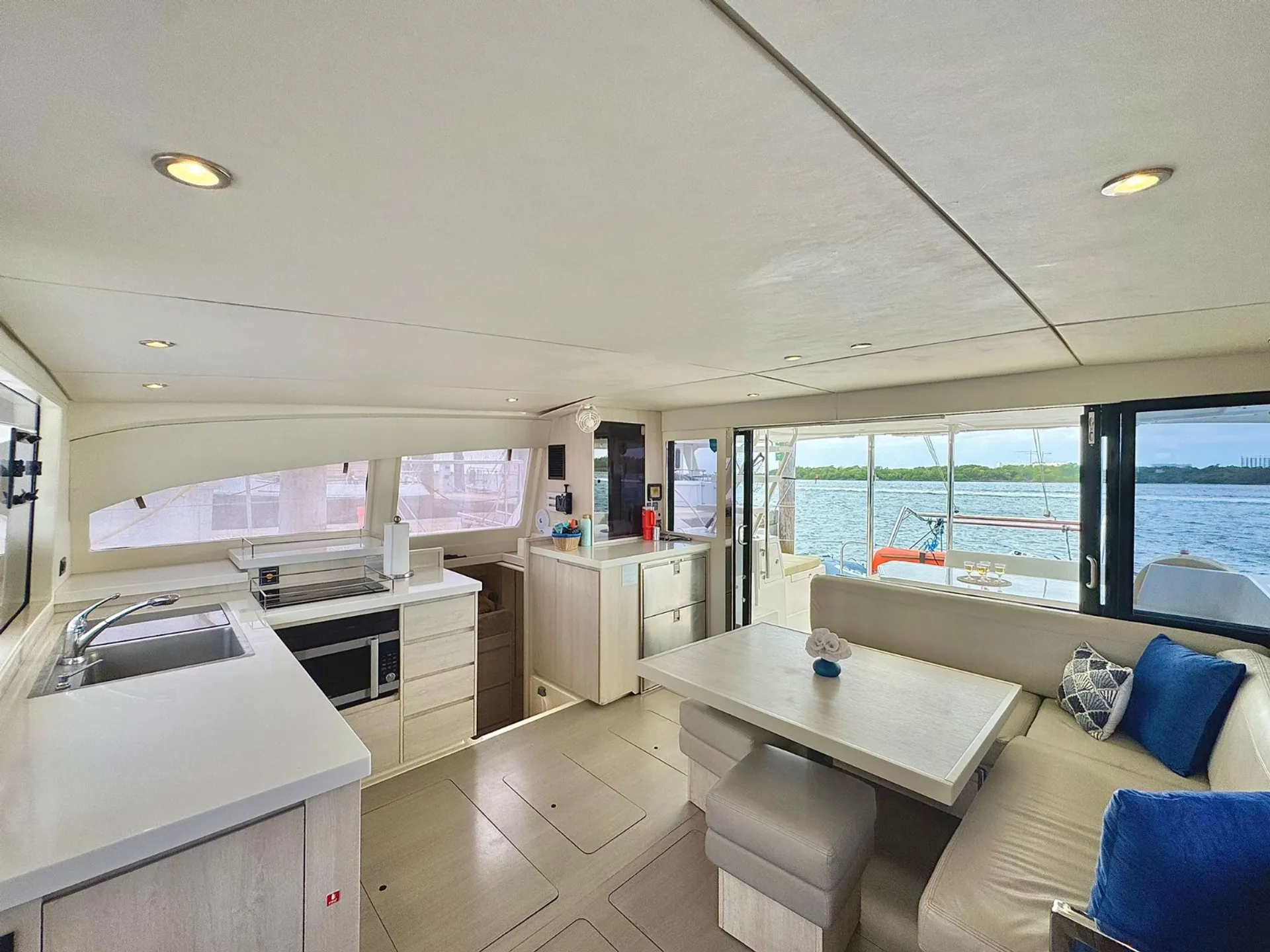 Leopard 43 Power Catamaran in Miami Beach, FL — photo 8