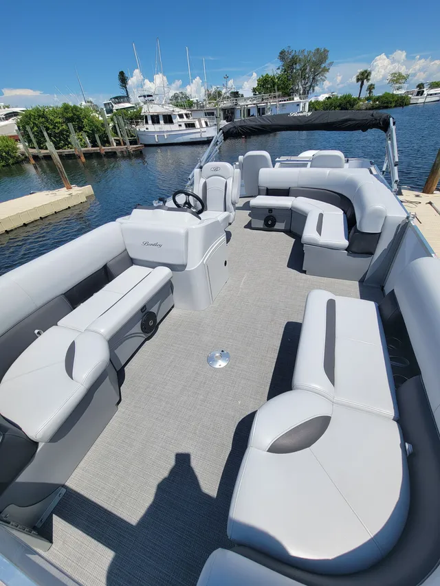 Rent a ENCORE BENTLEY pontoon in Ellenton, FL near me