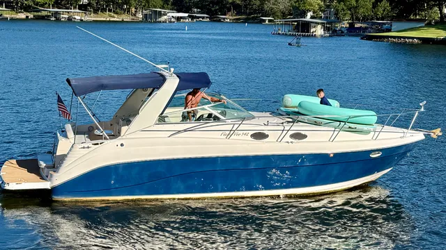Rent a Rinker motor yacht in Sunrise Beach, MO near me